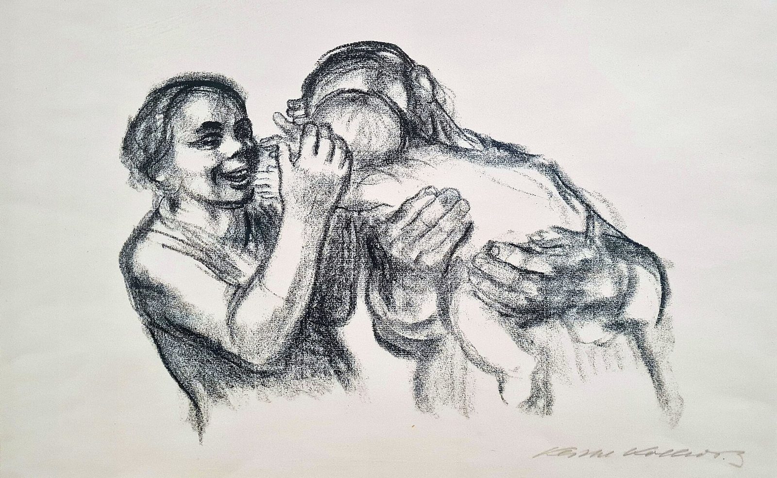 En kulltegning av Käthe Kollwitz med to figurer i nær omfavnelse, signert nederst