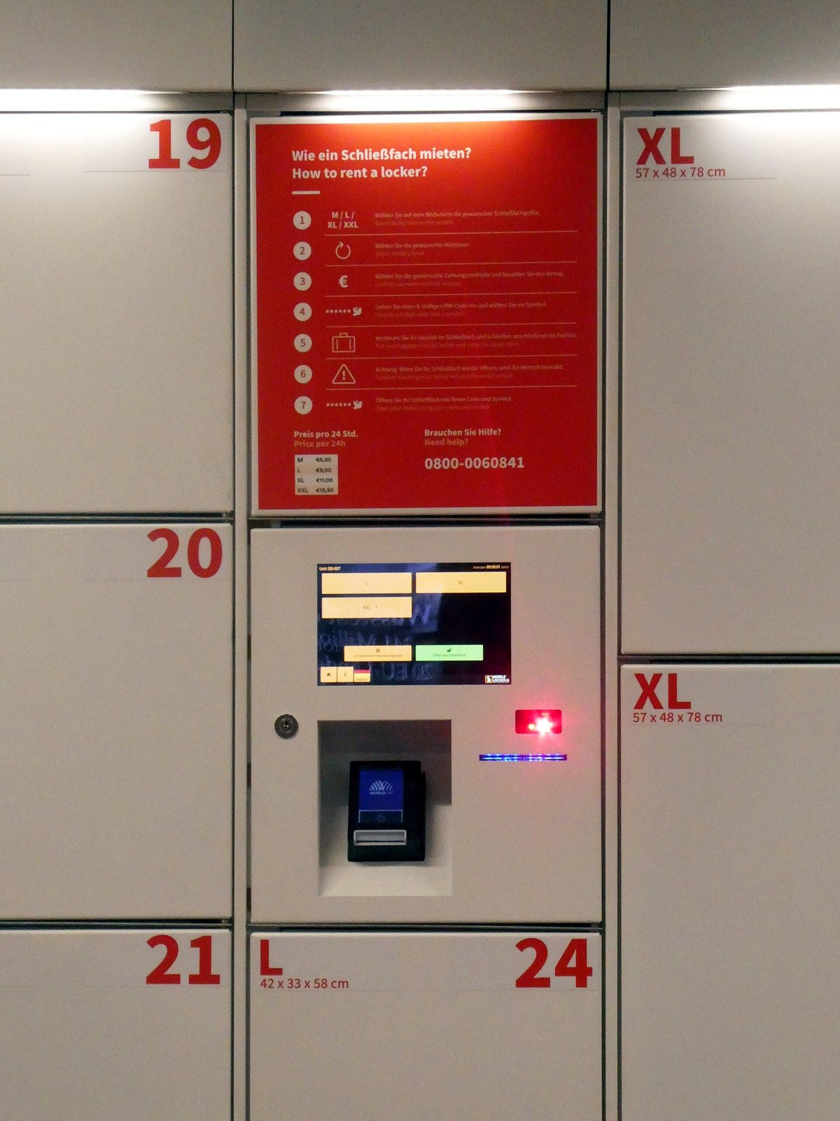 Bagasjeskap med tysk bruksanvisning «Wie ein Schließfach mieten» og priser i euro