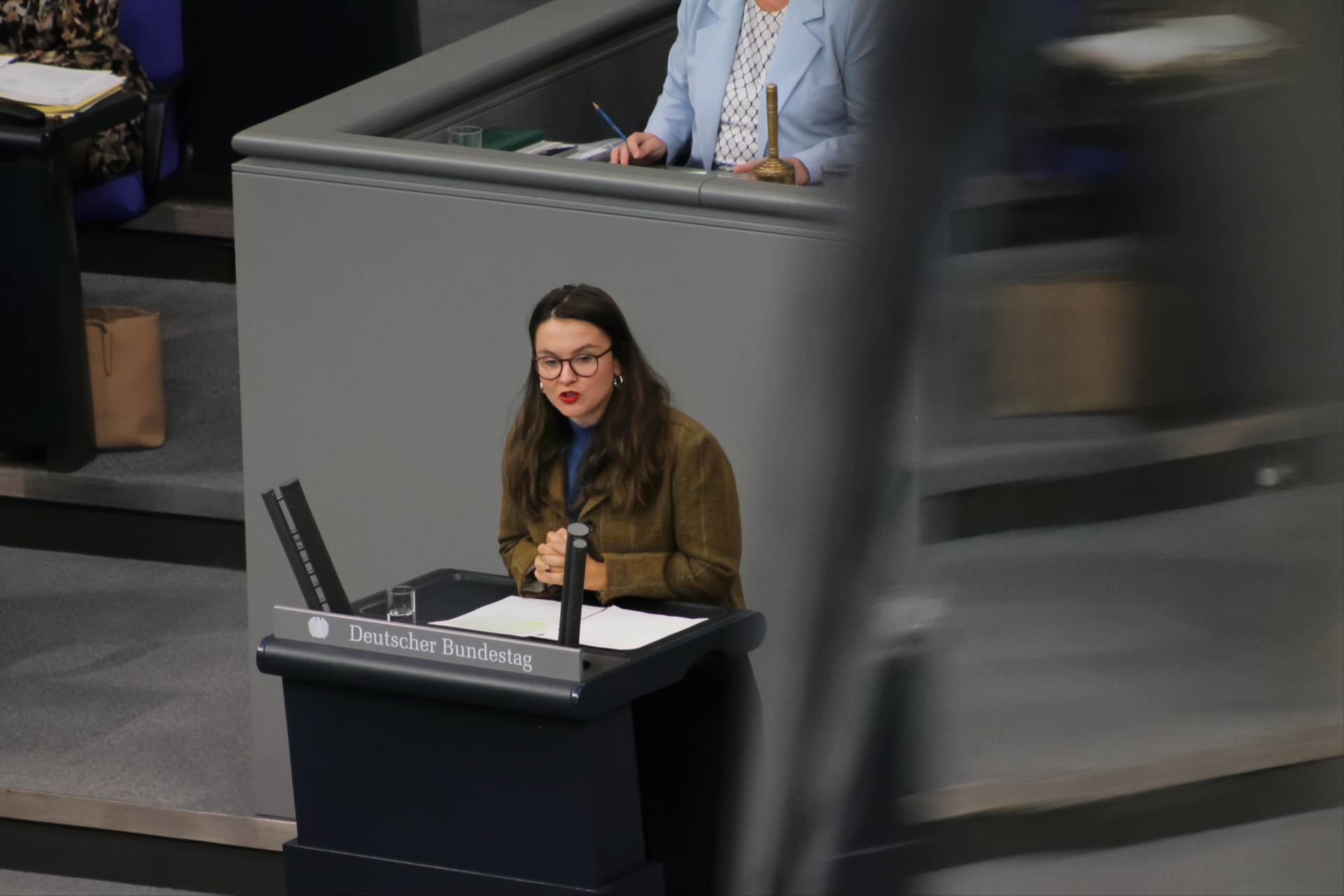 Representant som taler fra talerstolen i Forbundsdagen